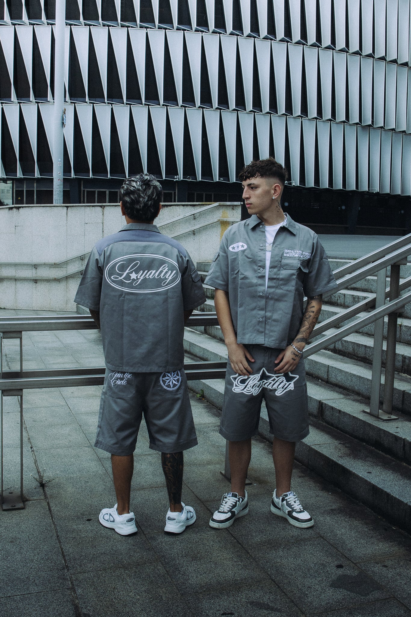 Outfit Gray "Join The Circle"