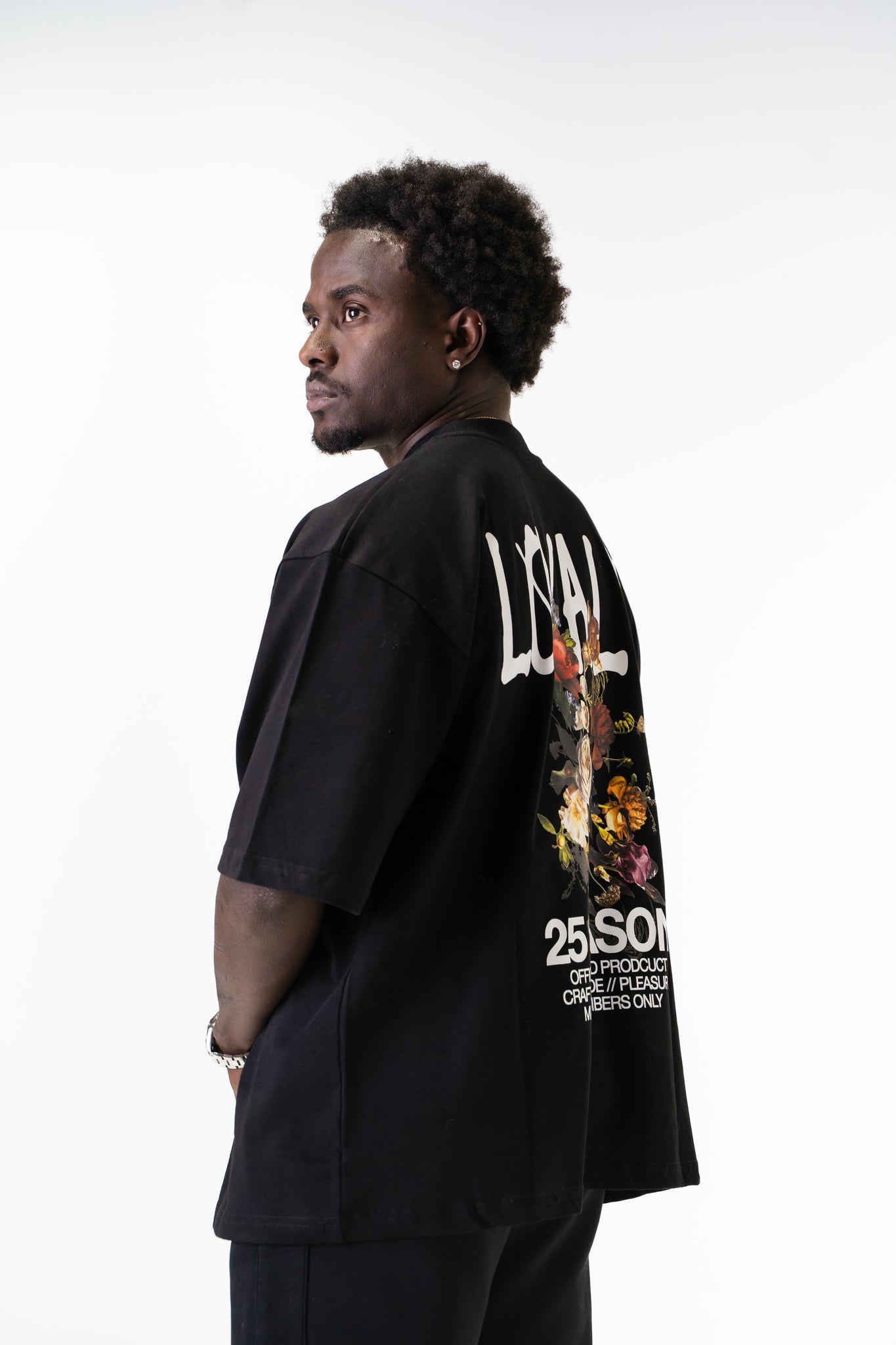 T-Shirt Oversize "Floral Loyalty Season 25"