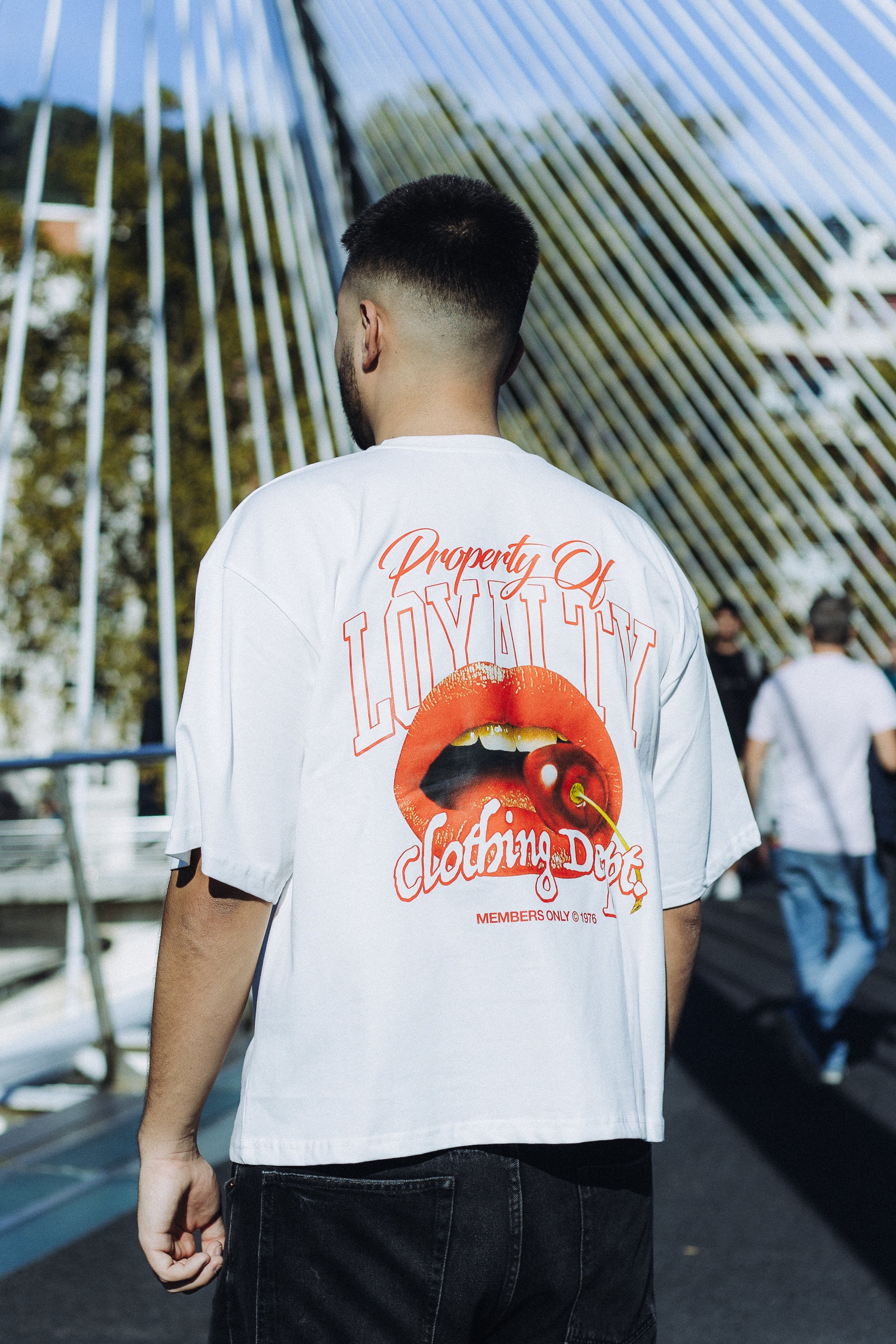 T-Shirt Oversize White "Lips & Cherry Loyalty"