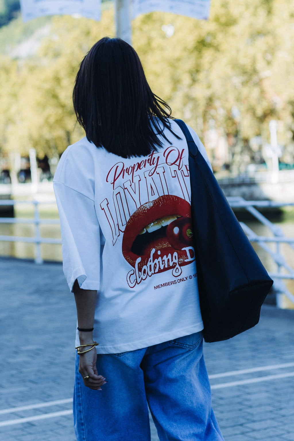 T-Shirt Oversize White "Lips & Cherry Loyalty"