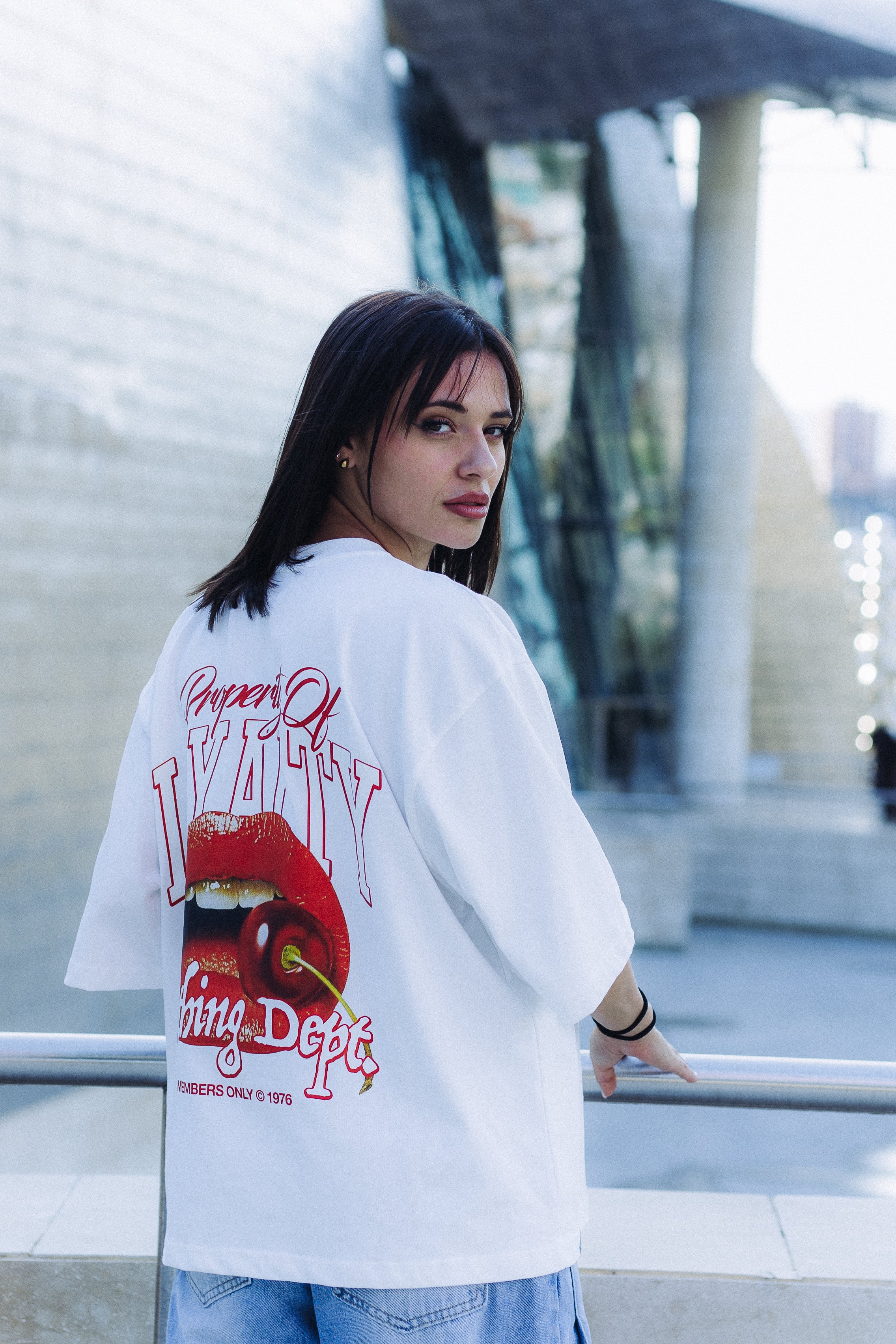 T-Shirt Oversize White "Lips & Cherry Loyalty"