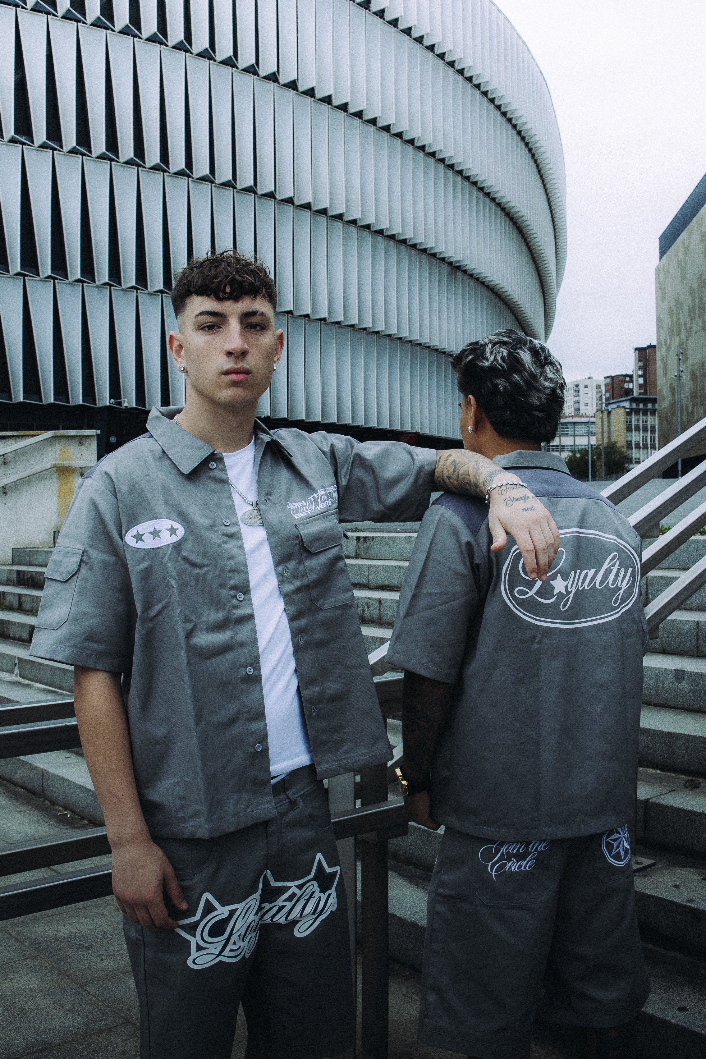Sobrecamisa Gray "Join The Circle"