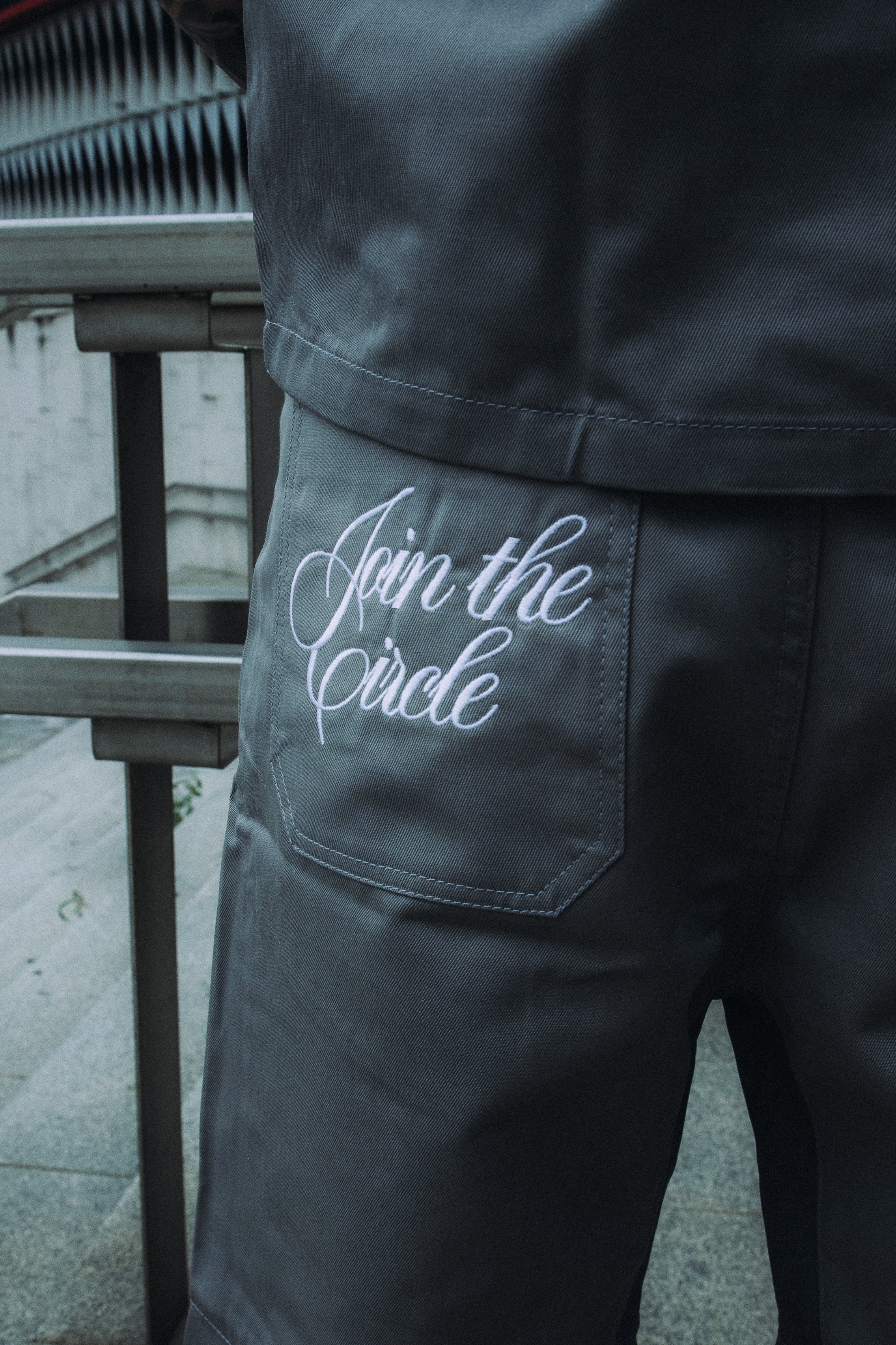 Pantalón Corto Gray "Join The Circle"