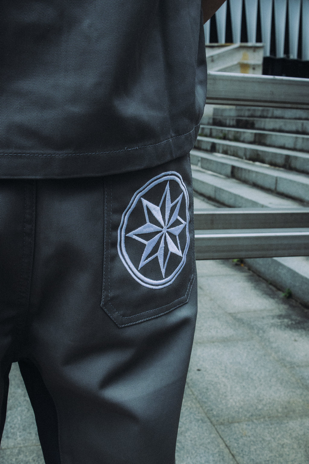 Pantalón Corto Gray "Join The Circle"